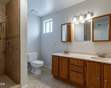 505 W Howe Street - Photo Thumbnail 13