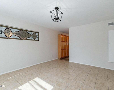 505 W Howe Street - Photo Thumbnail 7