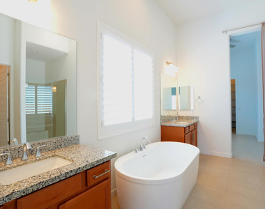 27711 N 38th Drive - Photo Thumbnail 9