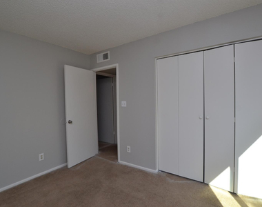 2201 W Belmont Avenue - Photo Thumbnail 20