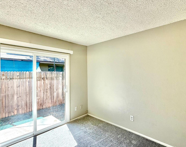 2201 W Belmont Avenue - Photo Thumbnail 13