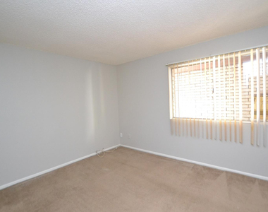 2201 W Belmont Avenue - Photo Thumbnail 21