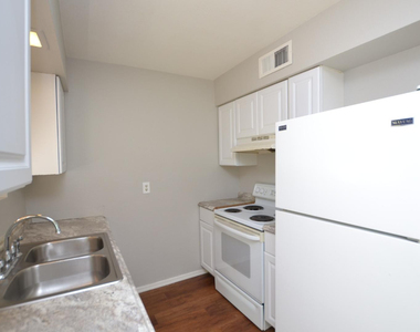 2201 W Belmont Avenue - Photo Thumbnail 14