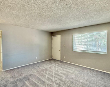 2201 W Belmont Avenue - Photo Thumbnail 7
