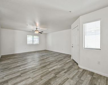 3065 N 67th Avenue - Photo Thumbnail 11