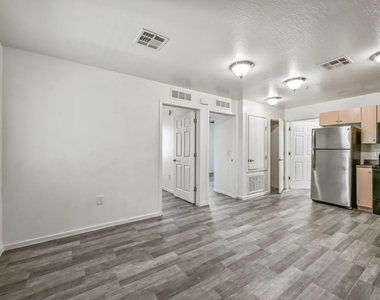 3065 N 67th Avenue - Photo Thumbnail 3