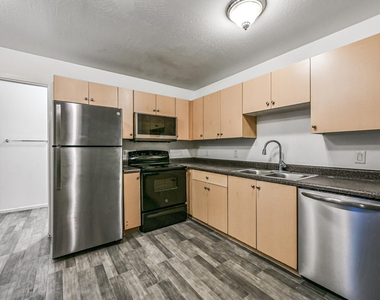 3065 N 67th Avenue - Photo Thumbnail 6