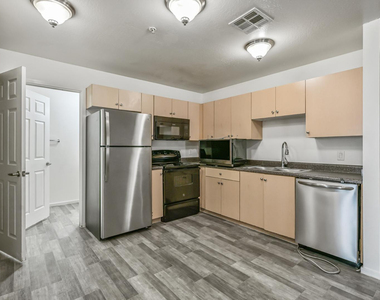 3065 N 67th Avenue - Photo Thumbnail 4