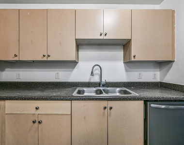 3065 N 67th Avenue - Photo Thumbnail 8