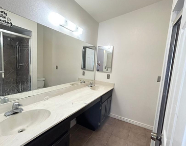 170 E Guadalupe Road - Photo Thumbnail 16