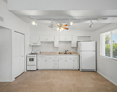 10606 W Oakmont Drive - Photo Thumbnail 6