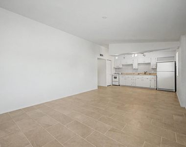 10606 W Oakmont Drive - Photo Thumbnail 5