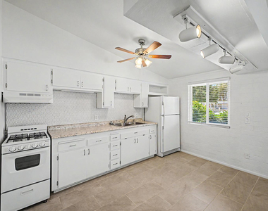 10606 W Oakmont Drive - Photo Thumbnail 8