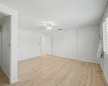 10606 W Oakmont Drive - Photo Thumbnail 10