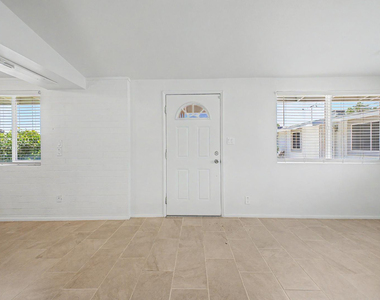 10606 W Oakmont Drive - Photo Thumbnail 3