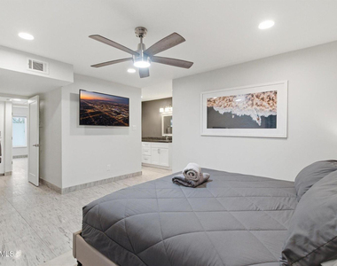 4950 N Miller Road - Photo Thumbnail 12
