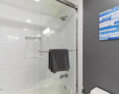 4950 N Miller Road - Photo Thumbnail 16