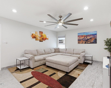 4950 N Miller Road - Photo Thumbnail 2