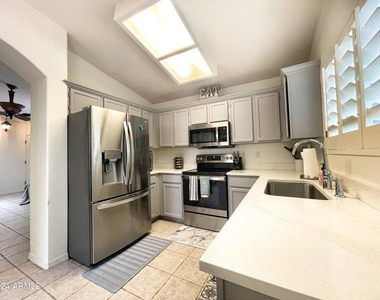18802 N 44th Place - Photo Thumbnail 4