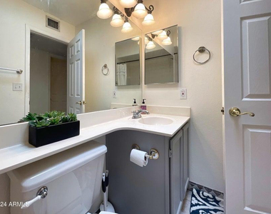 18802 N 44th Place - Photo Thumbnail 12