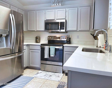 18802 N 44th Place - Photo Thumbnail 3