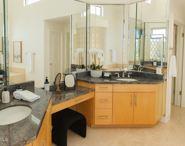 9943 E Island Circle - Photo Thumbnail 12