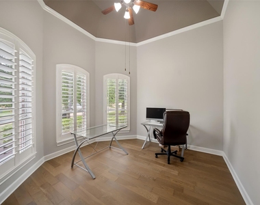 390 Wedgewood Drive - Photo Thumbnail 28