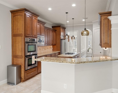 390 Wedgewood Drive - Photo Thumbnail 9