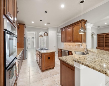 390 Wedgewood Drive - Photo Thumbnail 8