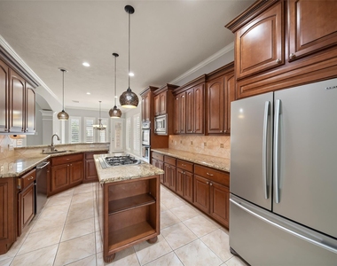 390 Wedgewood Drive - Photo Thumbnail 7