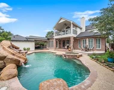 390 Wedgewood Drive - Photo Thumbnail 15