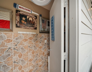 390 Wedgewood Drive - Photo Thumbnail 12