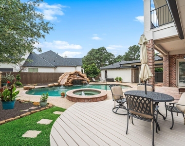 390 Wedgewood Drive - Photo Thumbnail 13