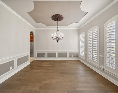 390 Wedgewood Drive - Photo Thumbnail 5