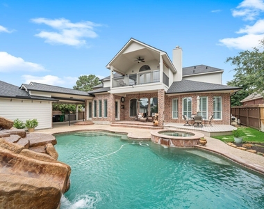 390 Wedgewood Drive - Photo Thumbnail 16