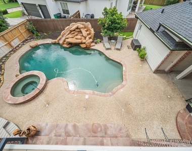 390 Wedgewood Drive - Photo Thumbnail 36
