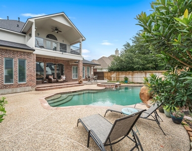 390 Wedgewood Drive - Photo Thumbnail 11