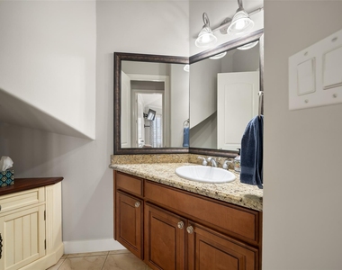 390 Wedgewood Drive - Photo Thumbnail 21