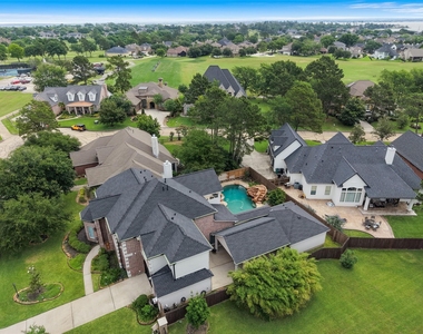 390 Wedgewood Drive - Photo Thumbnail 42