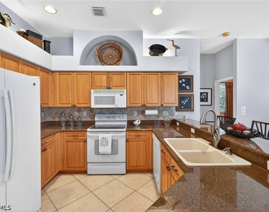 9550 Cedar Creek Drive - Photo Thumbnail 6