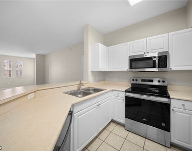 11400 Ocean Walk Lane - Photo Thumbnail 8