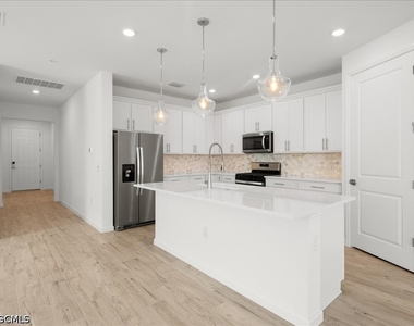 18262 Parksville Drive - Photo Thumbnail 5