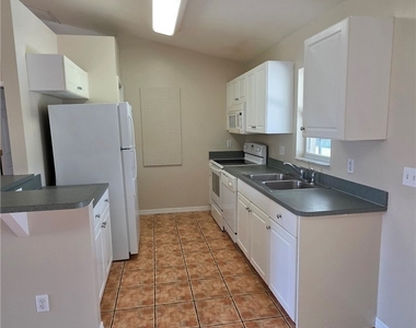 3732 16th Street W - Photo Thumbnail 2