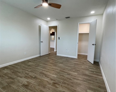 841 Gleason Parkway - Photo Thumbnail 10