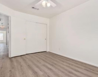 6373 W Irma Lane - Photo Thumbnail 18