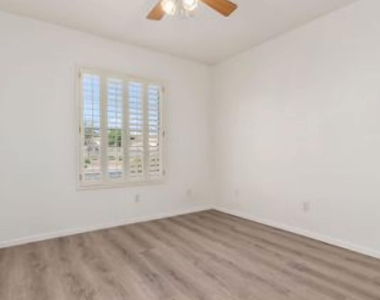 6373 W Irma Lane - Photo Thumbnail 16