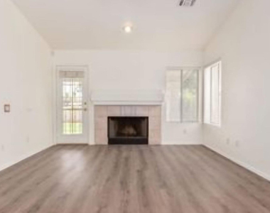 6373 W Irma Lane - Photo Thumbnail 5