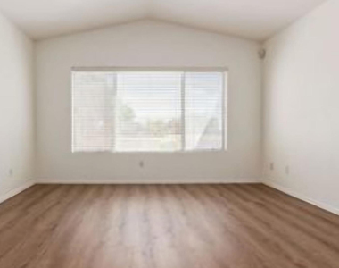 6373 W Irma Lane - Photo Thumbnail 11
