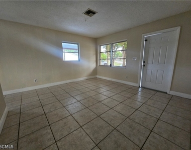 423 Morgan Circle S - Photo Thumbnail 5