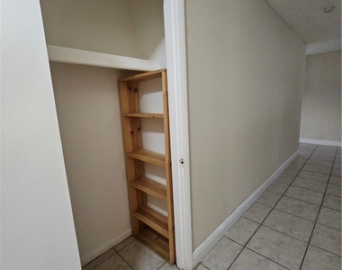 423 Morgan Circle S - Photo Thumbnail 17